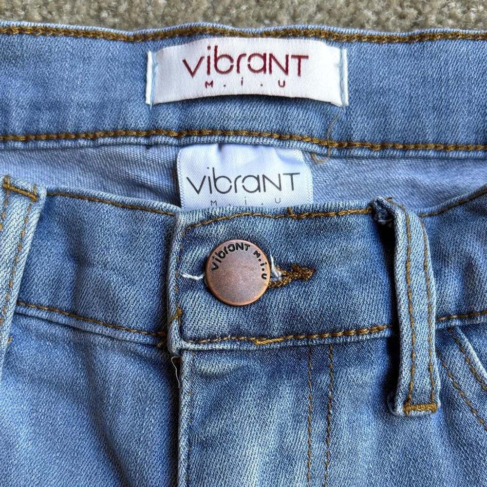 🪷Vibrant Miu distressed flare jeans light blue women's size 7 - Picture 3 of 9
